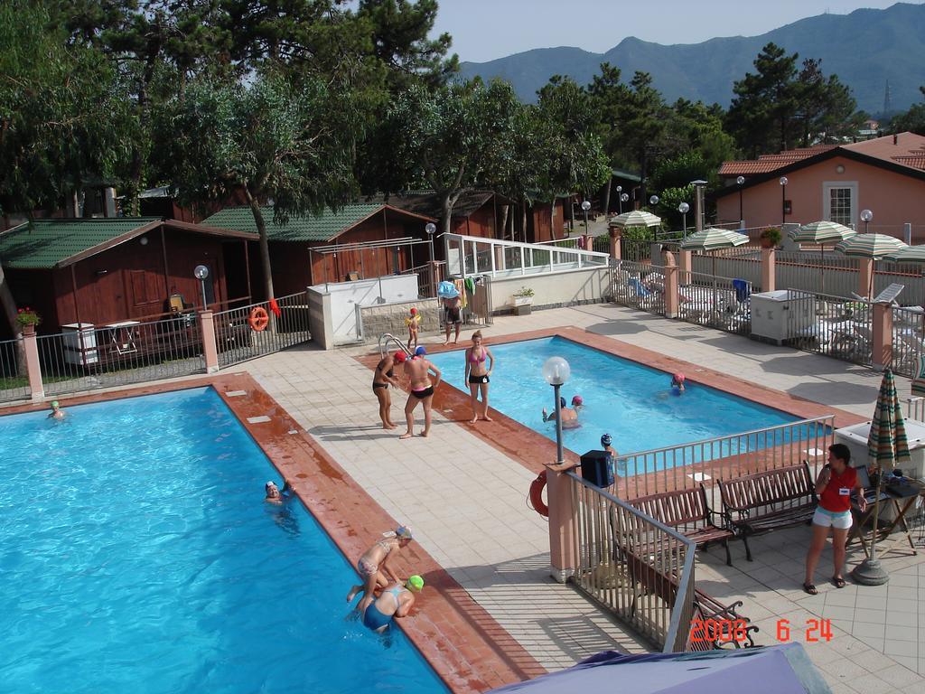 Hotel La Pineta Albenga Exterior foto