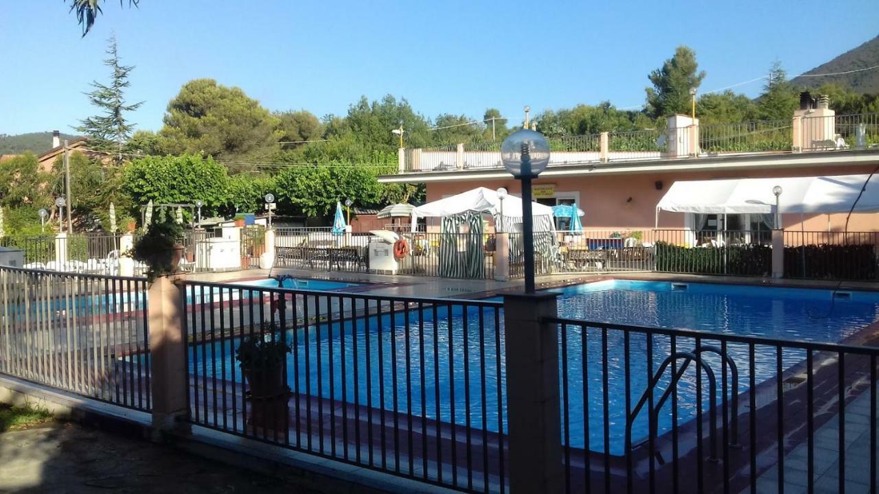Hotel La Pineta Albenga Exterior foto